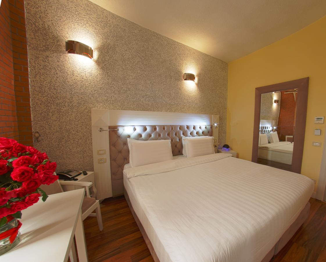 The Red Bricks Hotel Shkoder Ngoại thất bức ảnh
