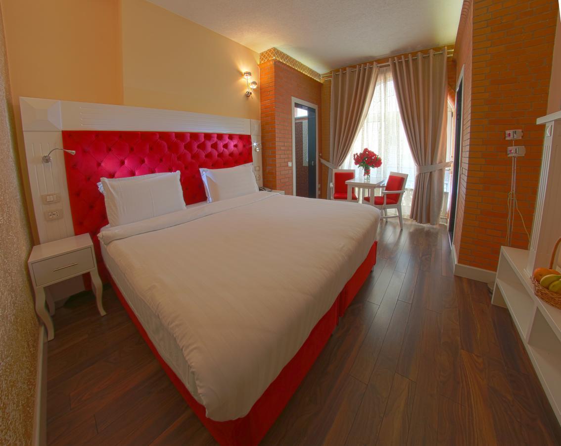 The Red Bricks Hotel Shkoder Ngoại thất bức ảnh