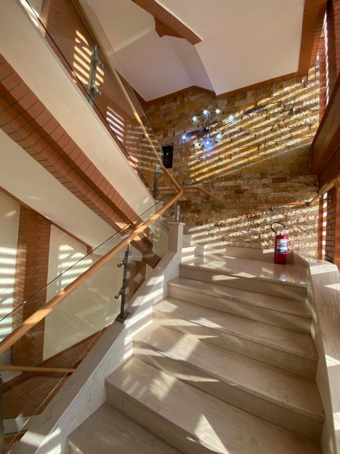 The Red Bricks Hotel Shkoder Ngoại thất bức ảnh