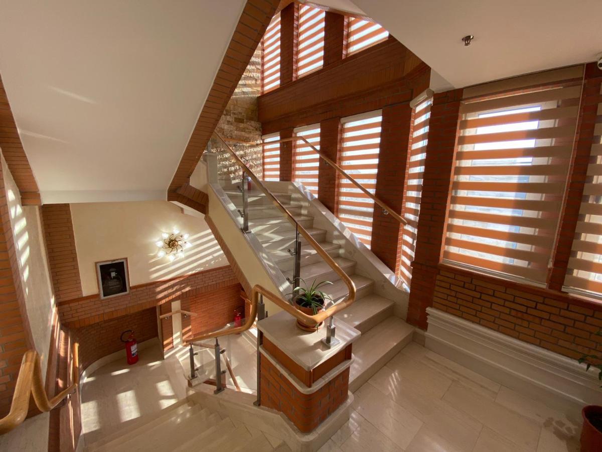 The Red Bricks Hotel Shkoder Ngoại thất bức ảnh