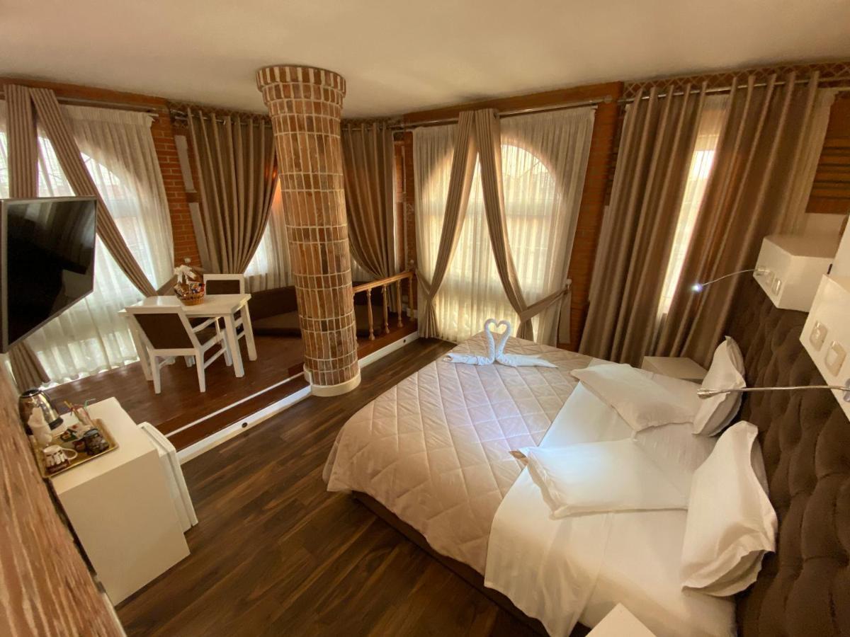The Red Bricks Hotel Shkoder Ngoại thất bức ảnh