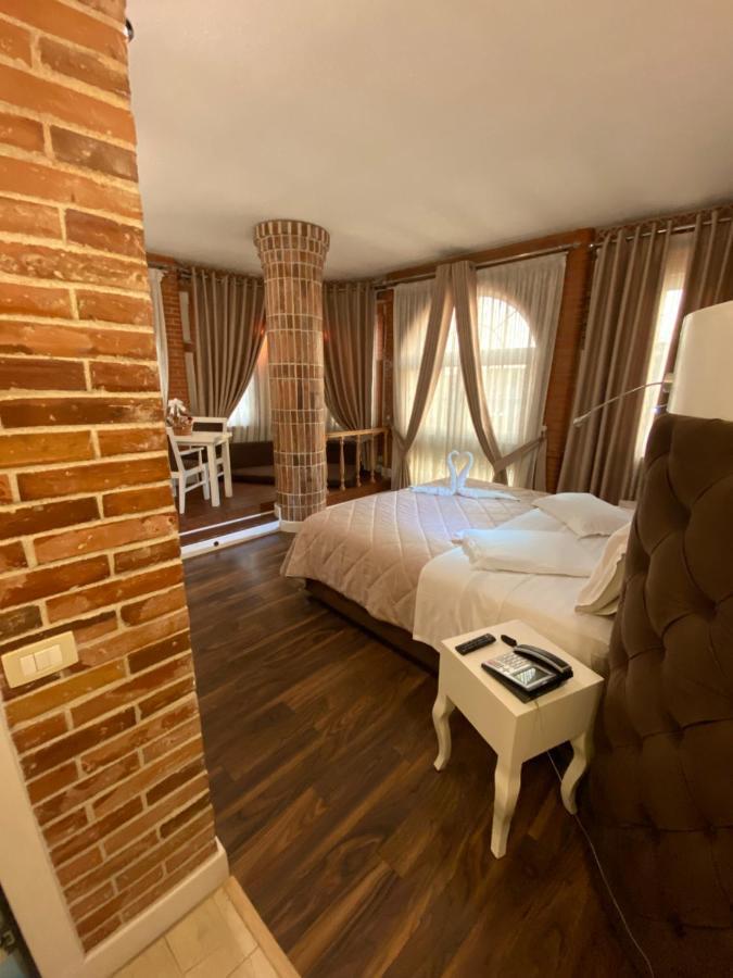 The Red Bricks Hotel Shkoder Ngoại thất bức ảnh