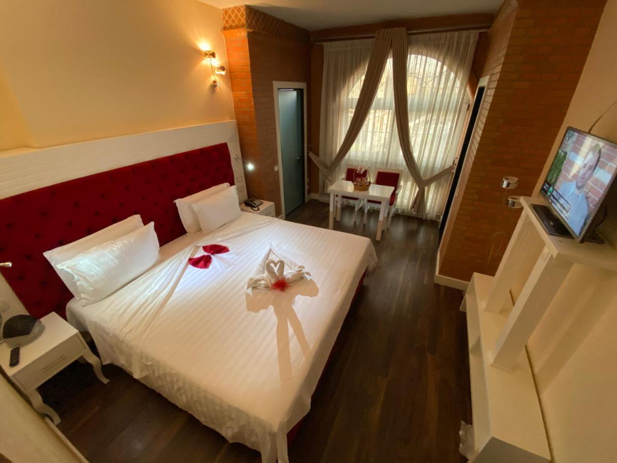 The Red Bricks Hotel Shkoder Ngoại thất bức ảnh