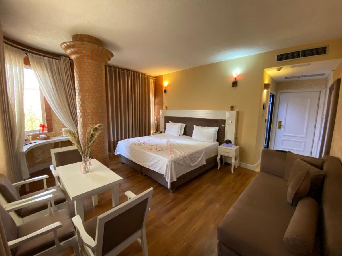 The Red Bricks Hotel Shkoder Ngoại thất bức ảnh
