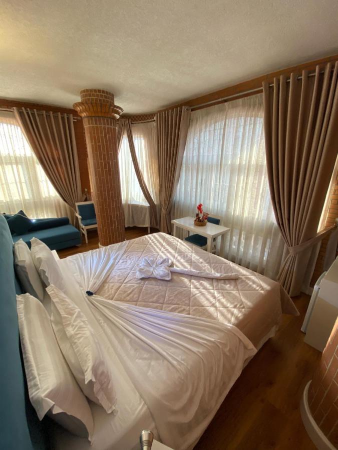 The Red Bricks Hotel Shkoder Ngoại thất bức ảnh