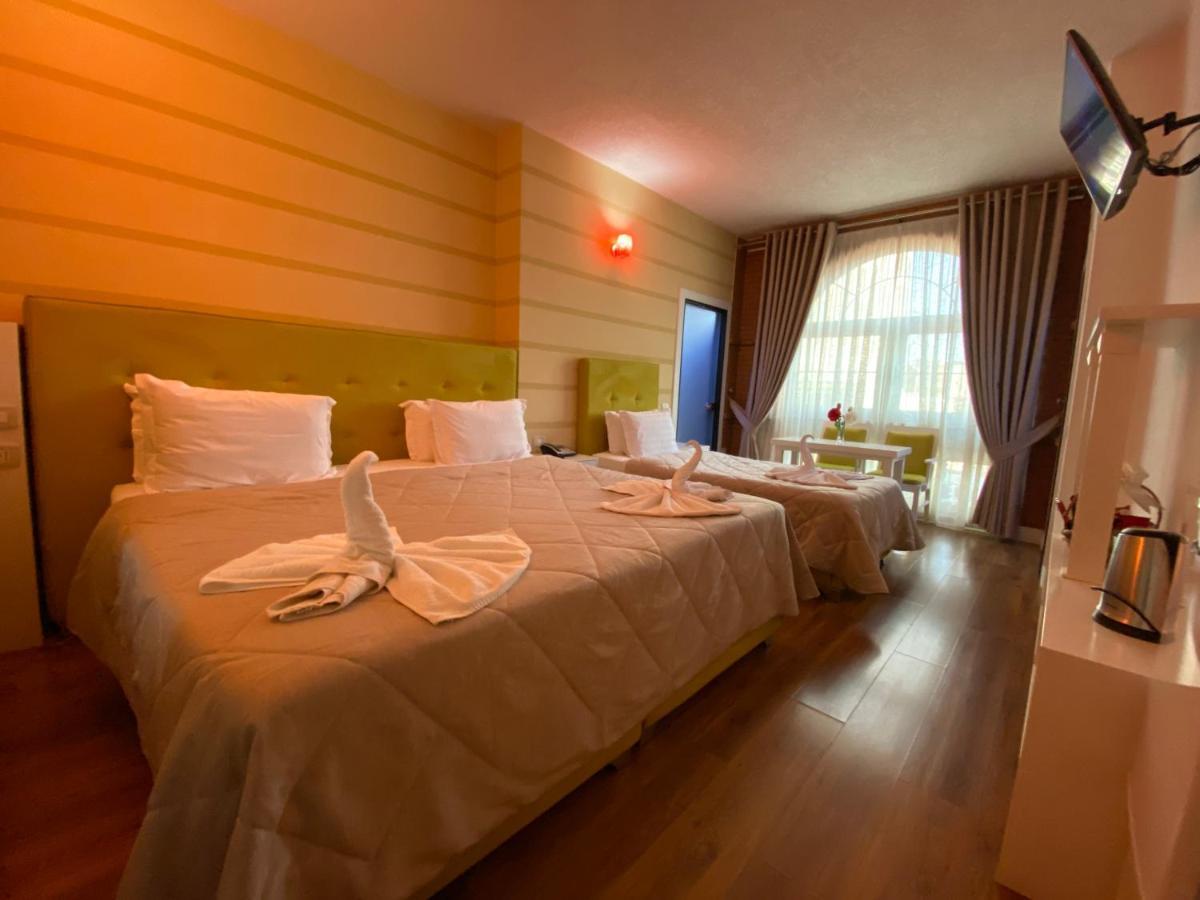 The Red Bricks Hotel Shkoder Ngoại thất bức ảnh